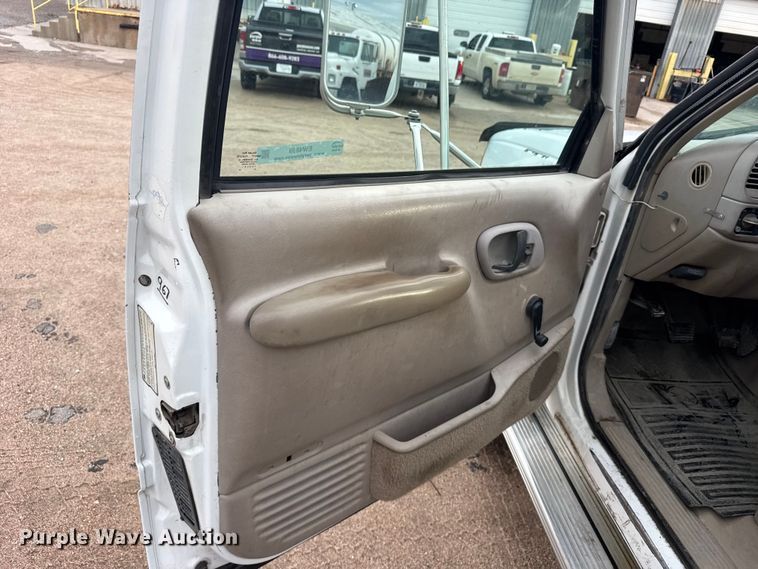 image for item EW4859 1996 GMC Sierra 3500 utility bed pickup truck