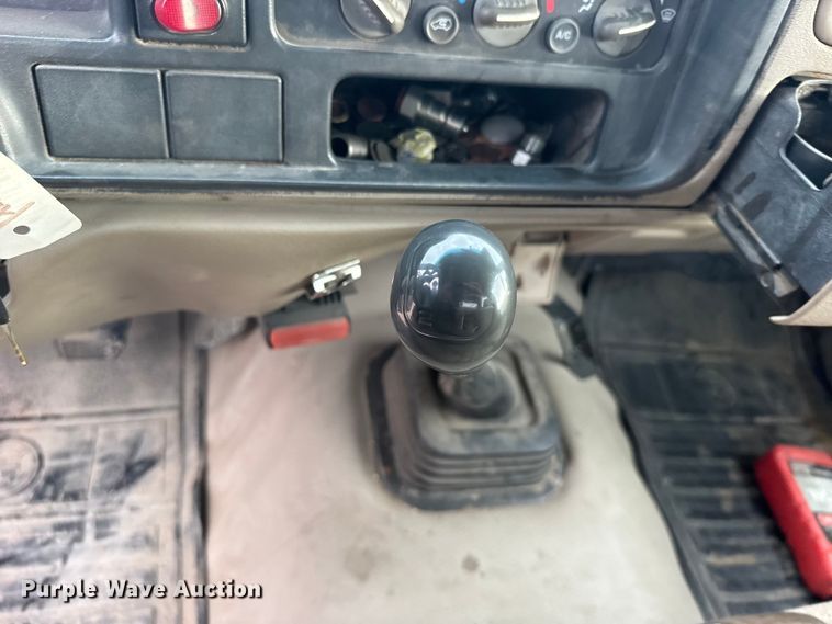 image for item EW4859 1996 GMC Sierra 3500 utility bed pickup truck