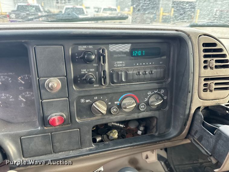 image for item EW4859 1996 GMC Sierra 3500 utility bed pickup truck