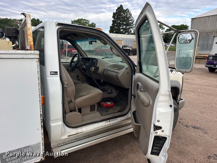 image for item EW4859 1996 GMC Sierra 3500 utility bed pickup truck