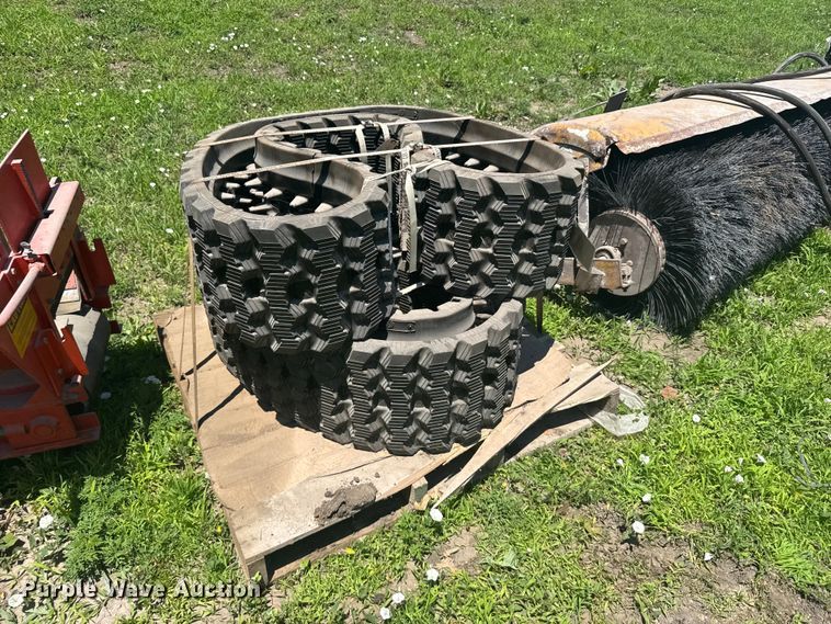image for item EW4867 2021 Rubber track solutions tracks