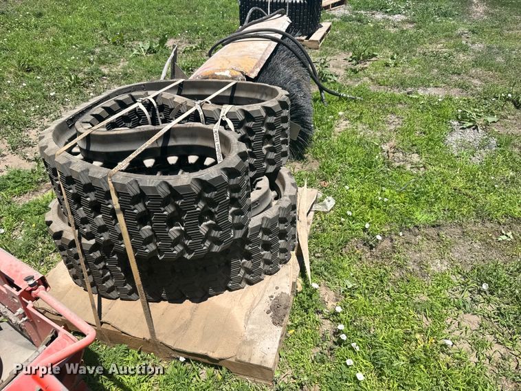 image for item EW4867 2021 Rubber track solutions tracks