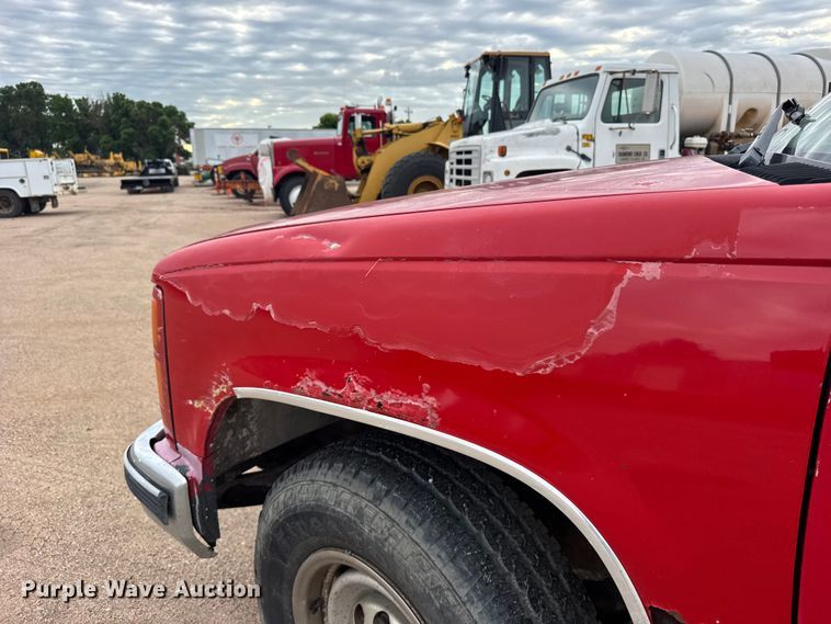 image for item EW4872 1999 GMC Sierra 2500 Ext. Cab pickup truck
