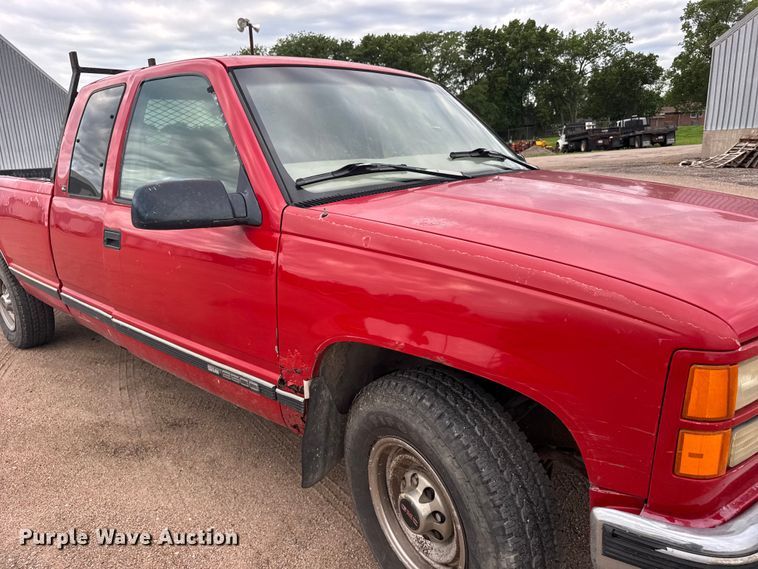 image for item EW4872 1999 GMC Sierra 2500 Ext. Cab pickup truck