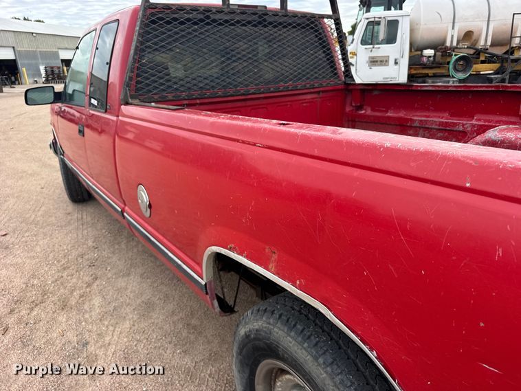 image for item EW4872 1999 GMC Sierra 2500 Ext. Cab pickup truck