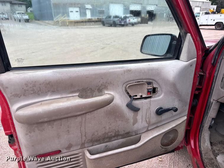 image for item EW4872 1999 GMC Sierra 2500 Ext. Cab pickup truck