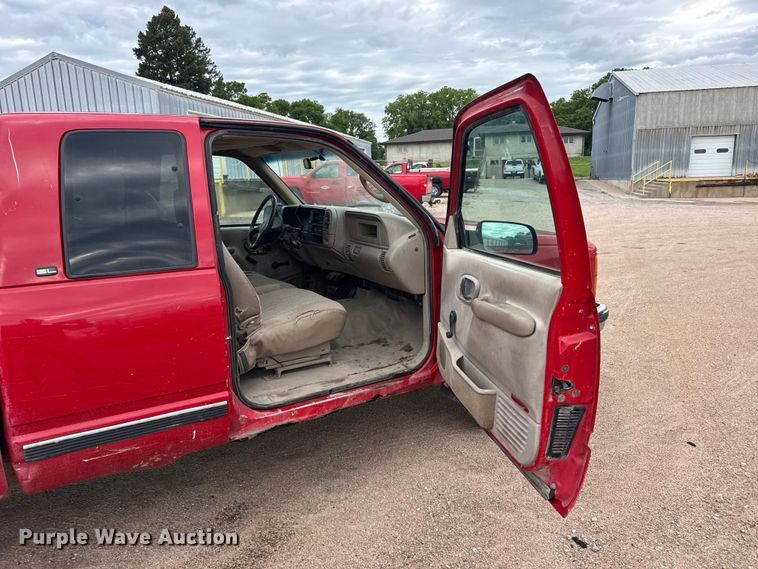 image for item EW4872 1999 GMC Sierra 2500 Ext. Cab pickup truck