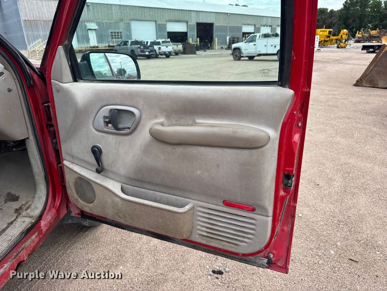 image for item EW4872 1999 GMC Sierra 2500 Ext. Cab pickup truck