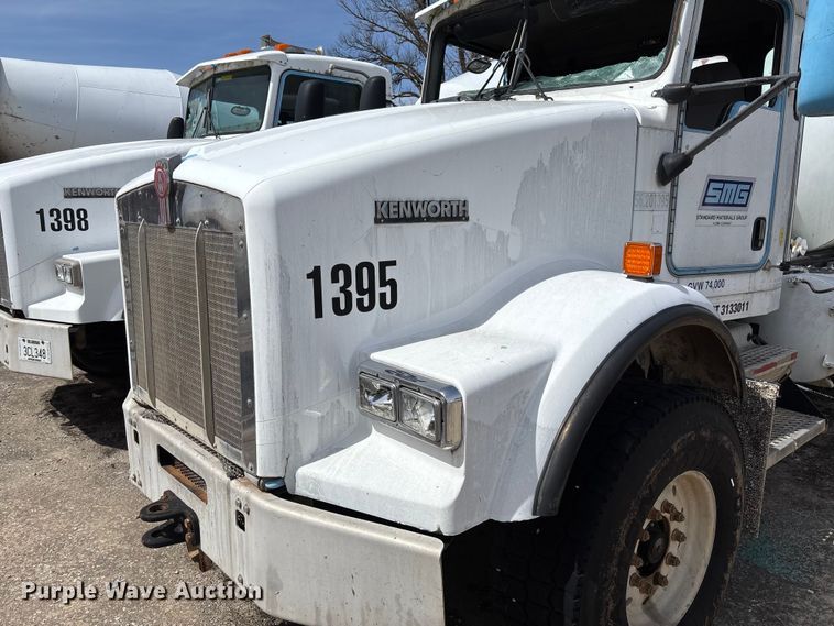 image for item FB3270 2005 Kenworth T800 ready mix truck