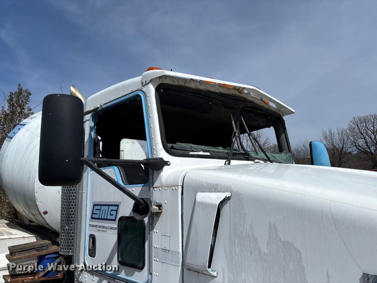 image for item FB3270 2005 Kenworth T800 ready mix truck