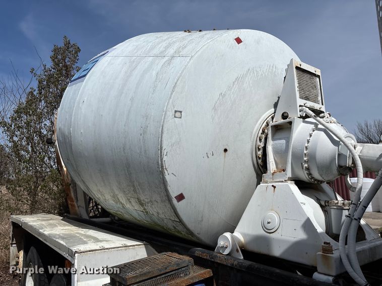 image for item FB3270 2005 Kenworth T800 ready mix truck