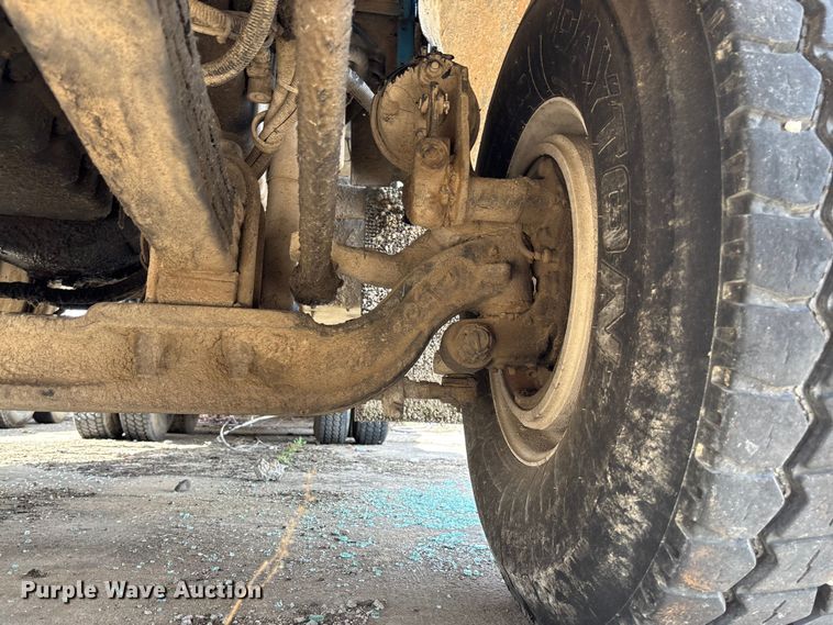 image for item FB3270 2005 Kenworth T800 ready mix truck