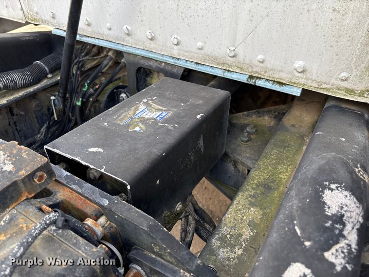 image for item FB3270 2005 Kenworth T800 ready mix truck