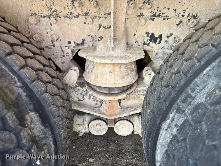 image for item FB3270 2005 Kenworth T800 ready mix truck