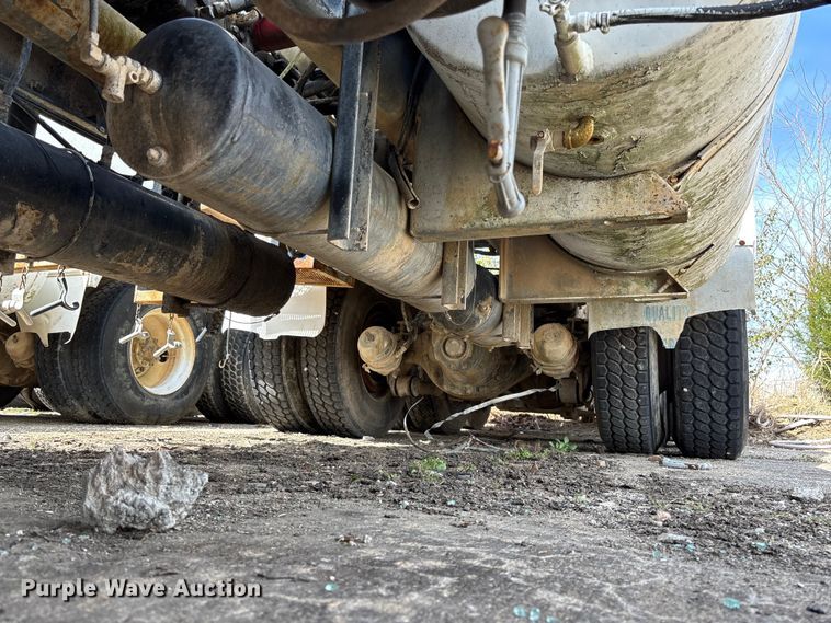 image for item FB3270 2005 Kenworth T800 ready mix truck