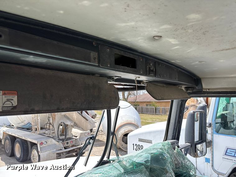 image for item FB3270 2005 Kenworth T800 ready mix truck
