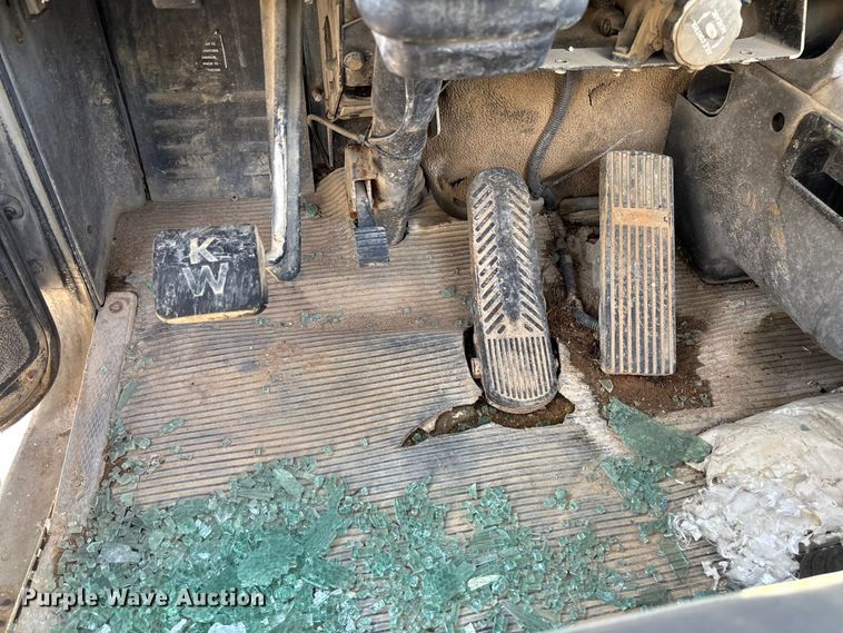 image for item FB3270 2005 Kenworth T800 ready mix truck
