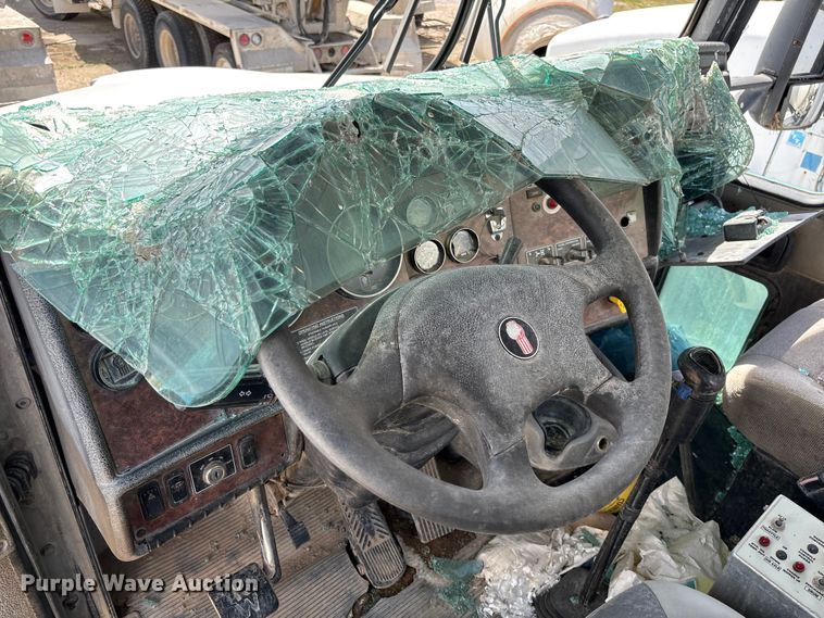 image for item FB3270 2005 Kenworth T800 ready mix truck