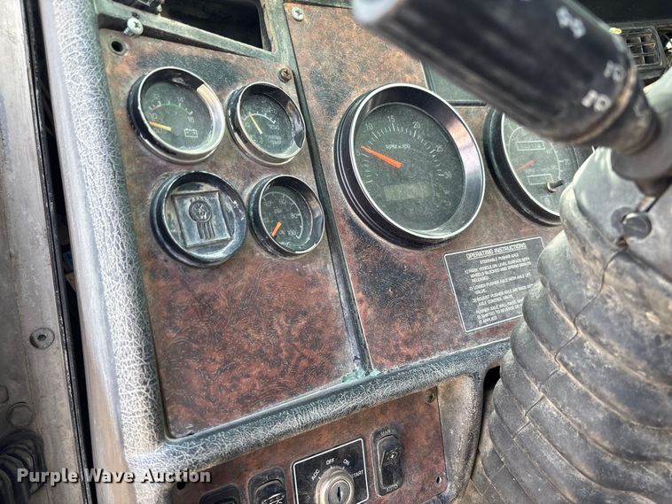 image for item FB3270 2005 Kenworth T800 ready mix truck