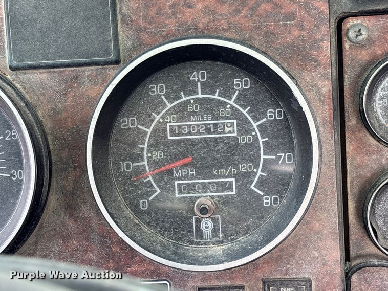 image for item FB3270 2005 Kenworth T800 ready mix truck