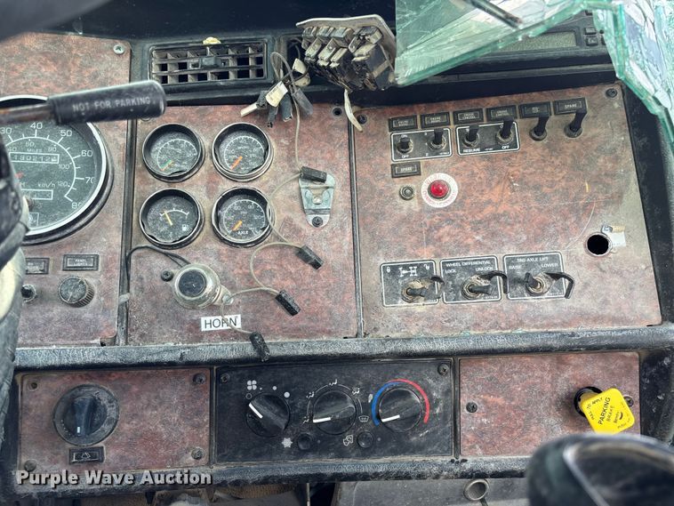 image for item FB3270 2005 Kenworth T800 ready mix truck