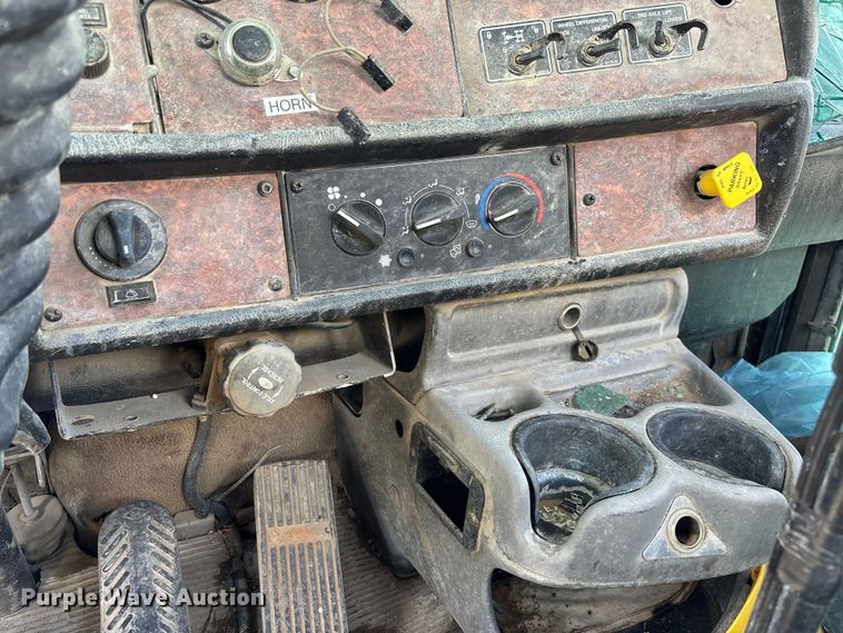 image for item FB3270 2005 Kenworth T800 ready mix truck