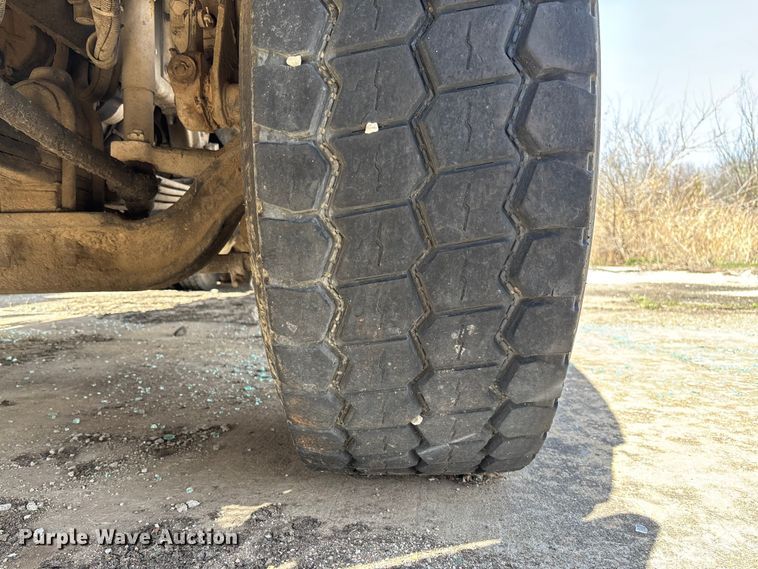 image for item FB3270 2005 Kenworth T800 ready mix truck