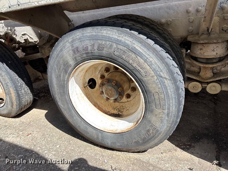image for item FB3270 2005 Kenworth T800 ready mix truck