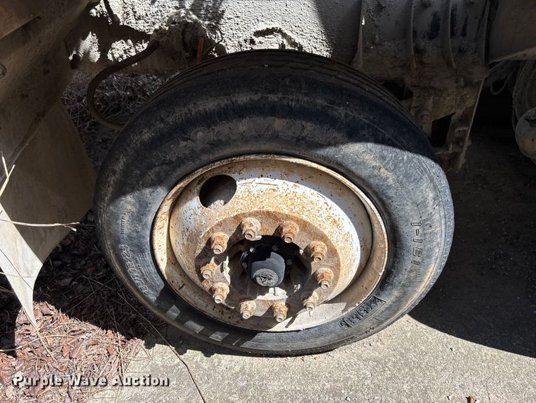 image for item FB3270 2005 Kenworth T800 ready mix truck