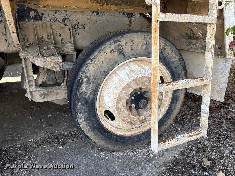 image for item FB3270 2005 Kenworth T800 ready mix truck