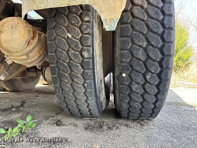 image for item FB3270 2005 Kenworth T800 ready mix truck