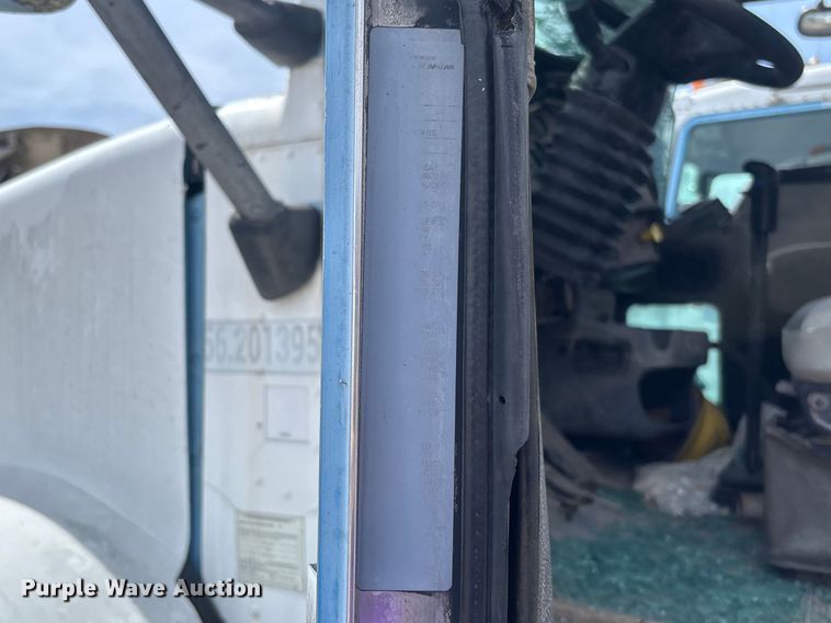 image for item FB3270 2005 Kenworth T800 ready mix truck