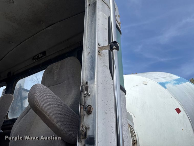 image for item FB3270 2005 Kenworth T800 ready mix truck