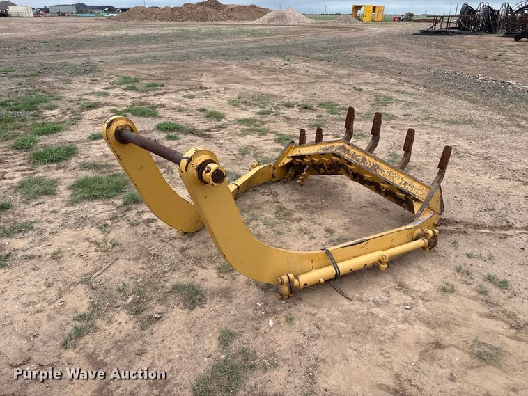 image for item FB6776 Motor grader scarifier attachment