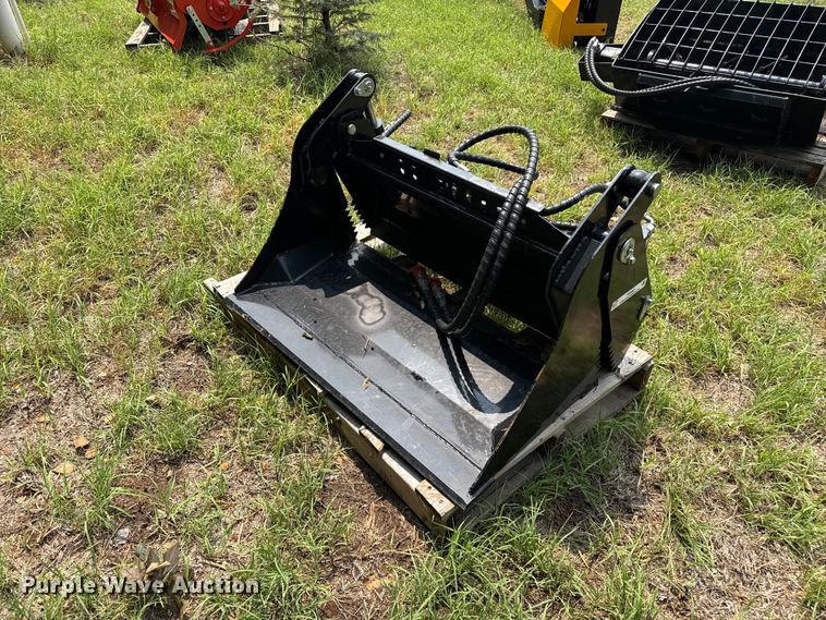 image for item FB6861 Skid steer bucket