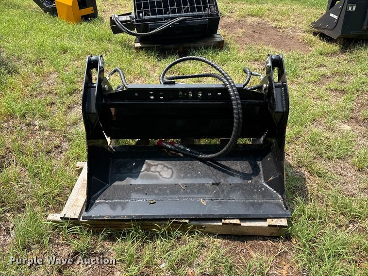 image for item FB6861 Skid steer bucket