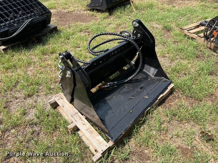 image for item FB6861 Skid steer bucket