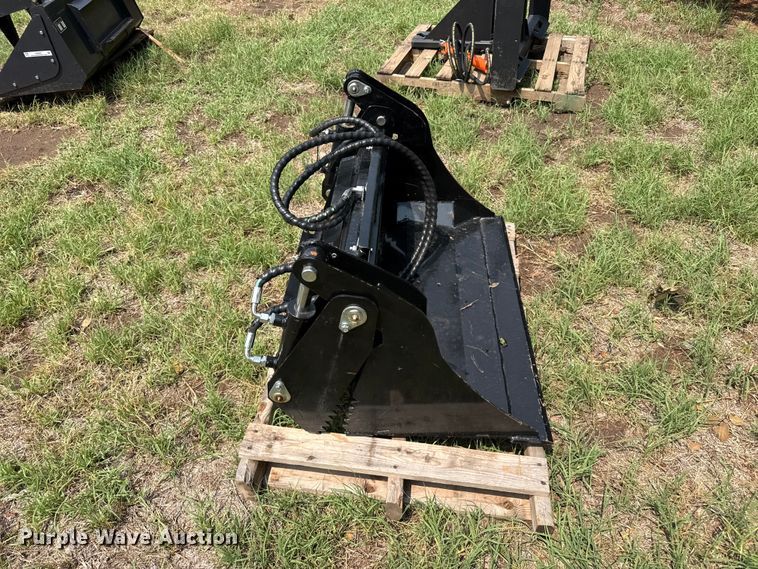 image for item FB6861 Skid steer bucket