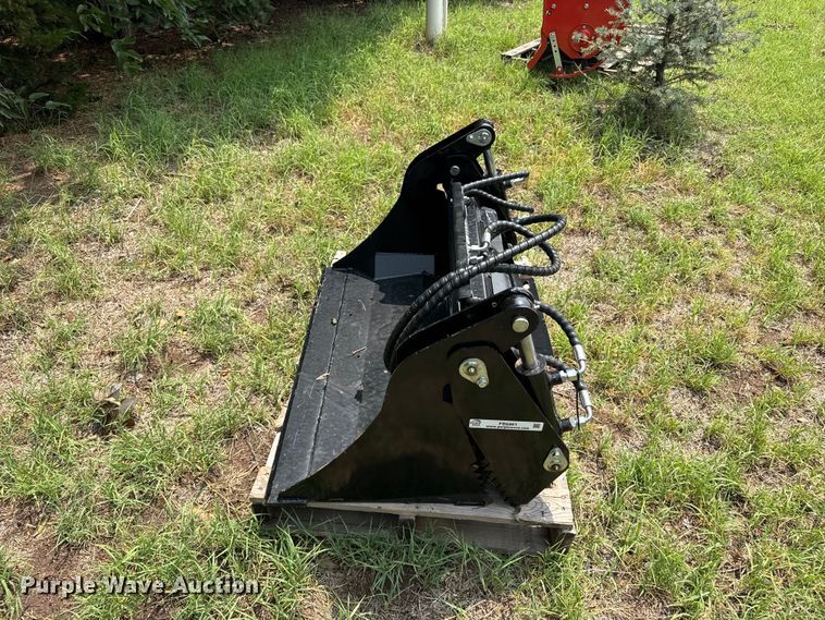 image for item FB6861 Skid steer bucket