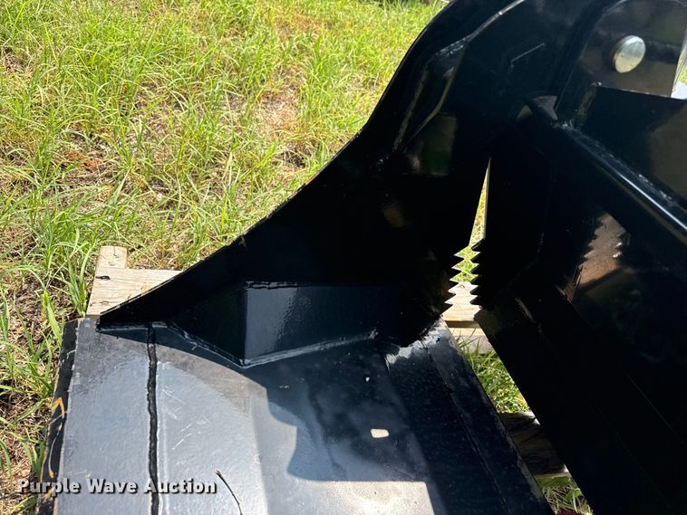 image for item FB6861 Skid steer bucket