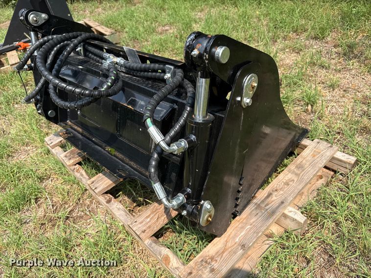image for item FB6861 Skid steer bucket