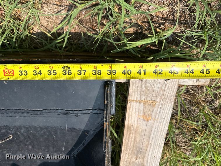 image for item FB6861 Skid steer bucket