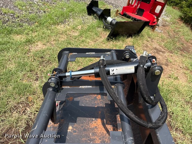 image for item FB6863 Skid steer grapple bucket