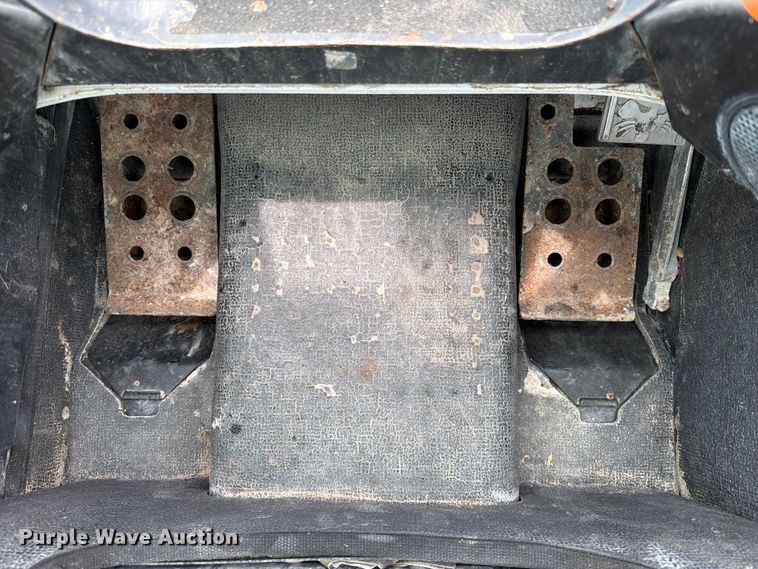 image for item FB8218 2014 Bobcat S650 skid steer loader