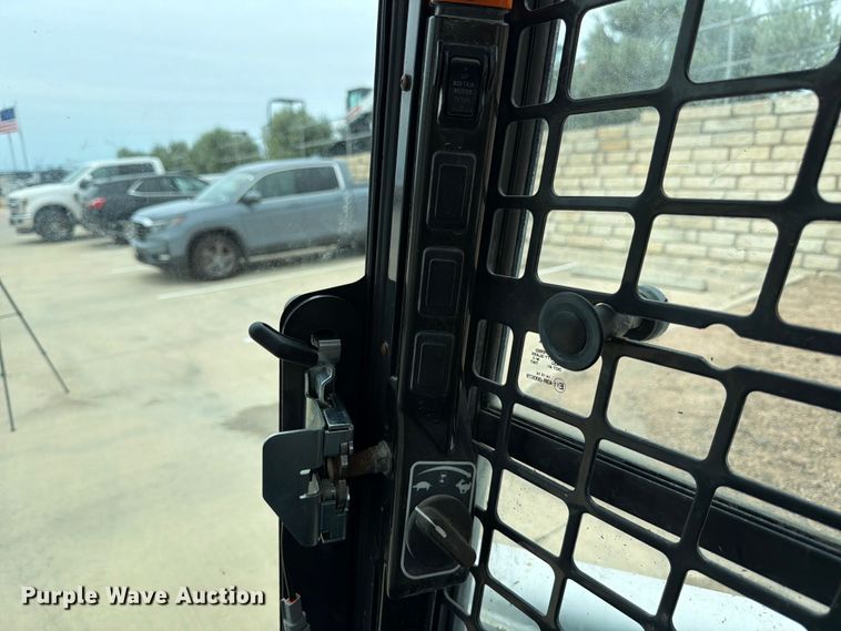 image for item FB8218 2014 Bobcat S650 skid steer loader