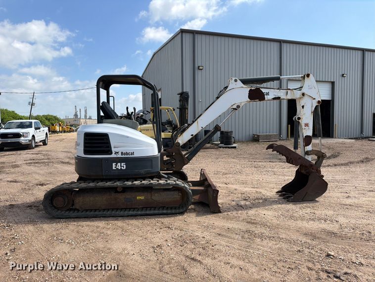 image for item FB8220 2011 Bobcat E45 mini excavator