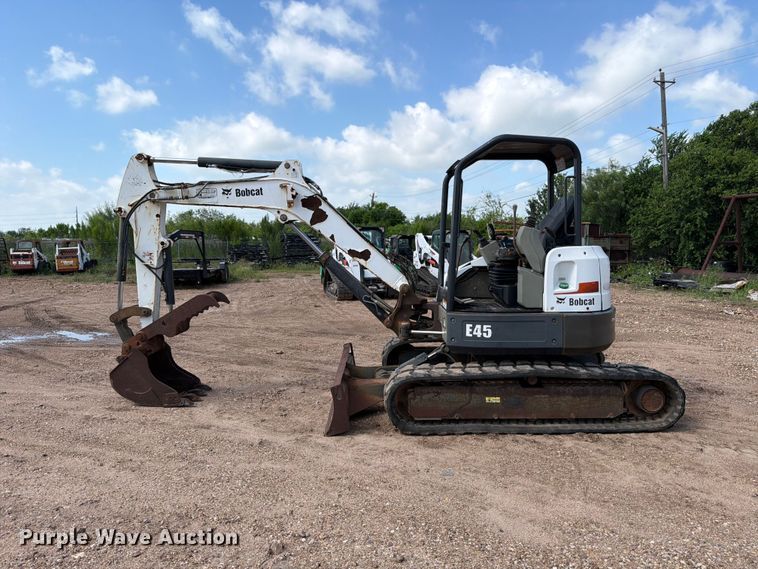 image for item FB8220 2011 Bobcat E45 mini excavator