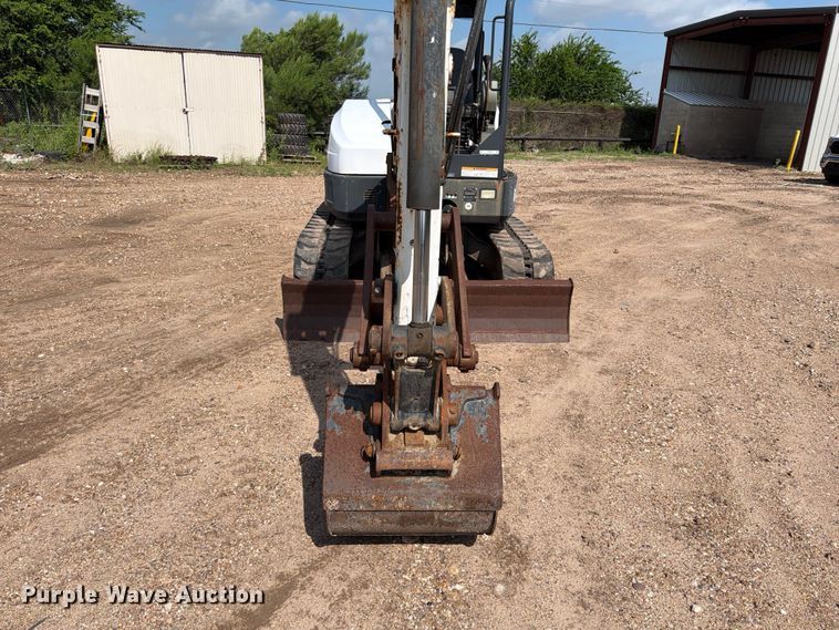 image for item FB8220 2011 Bobcat E45 mini excavator
