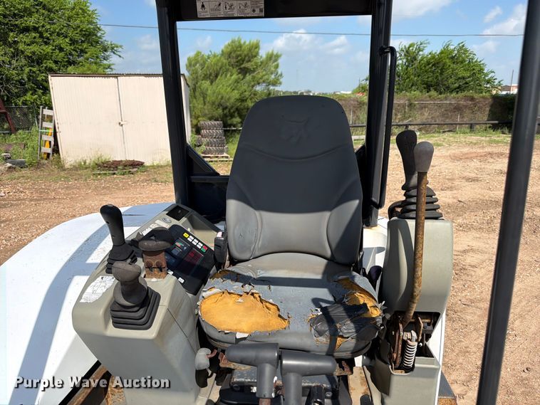 image for item FB8220 2011 Bobcat E45 mini excavator