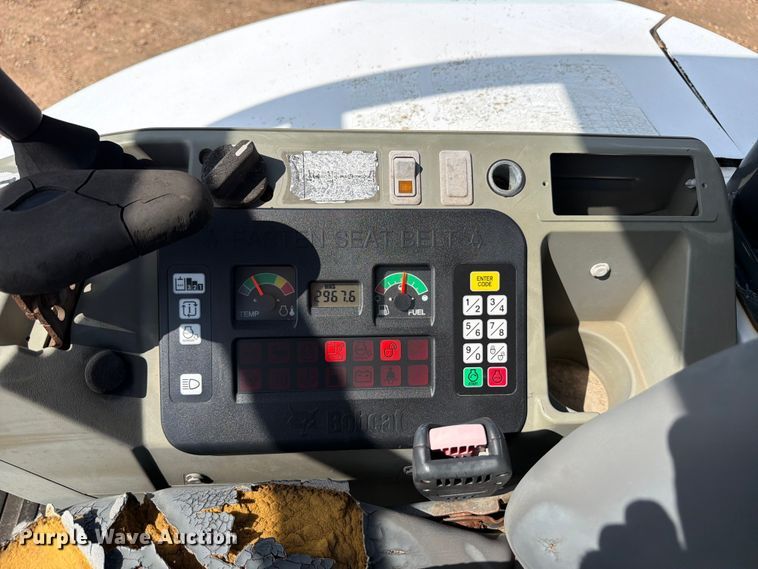 image for item FB8220 2011 Bobcat E45 mini excavator